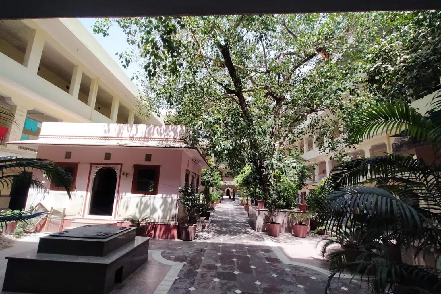 Shri Panchayati Dharamshala exterior in Gopalbari Jaipur